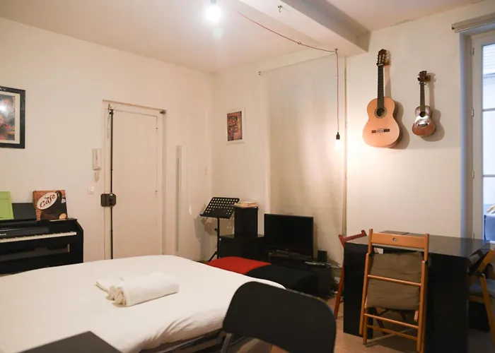 Comfortable Near Montmartre